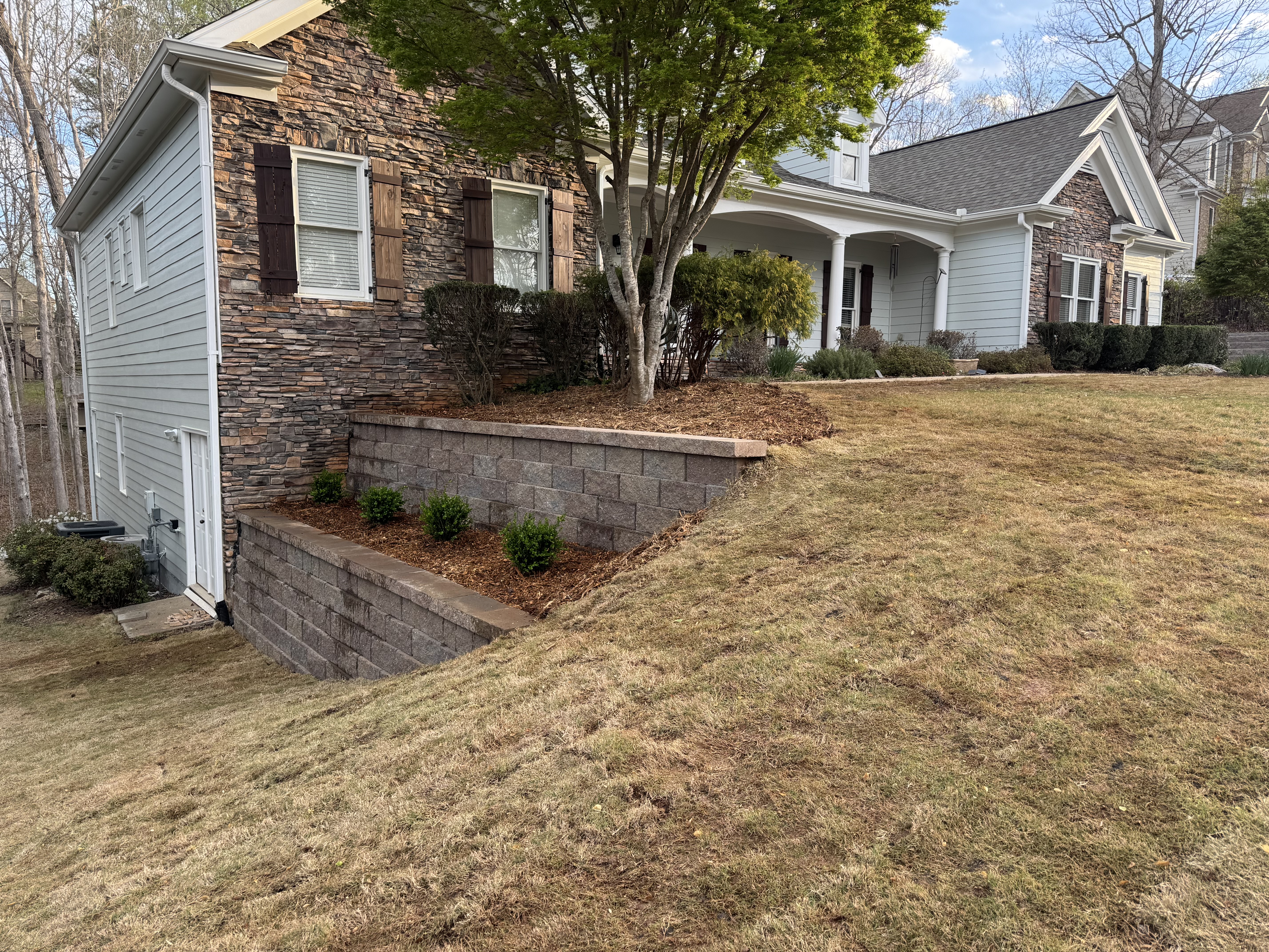 Block retaining wall wide view in North Atlanta, GA